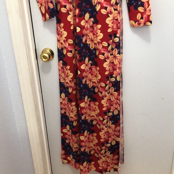 Vietnamese ao dài - Picture 2 of 3